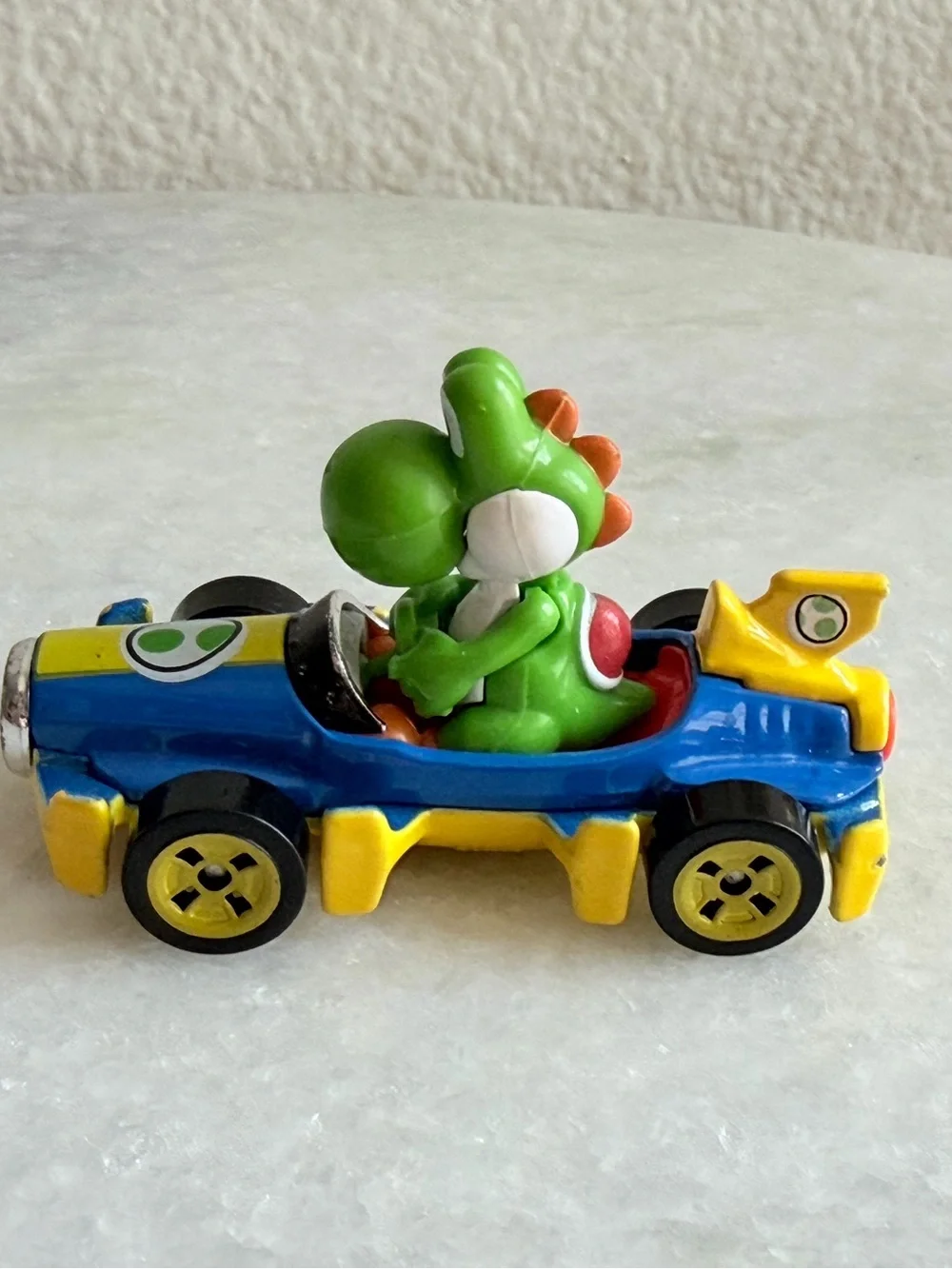 NINTENDO Mario Kart YOSHI 2018 HOT WHEELS MACH 8 Kart Mattel GBG27 Diecast Car